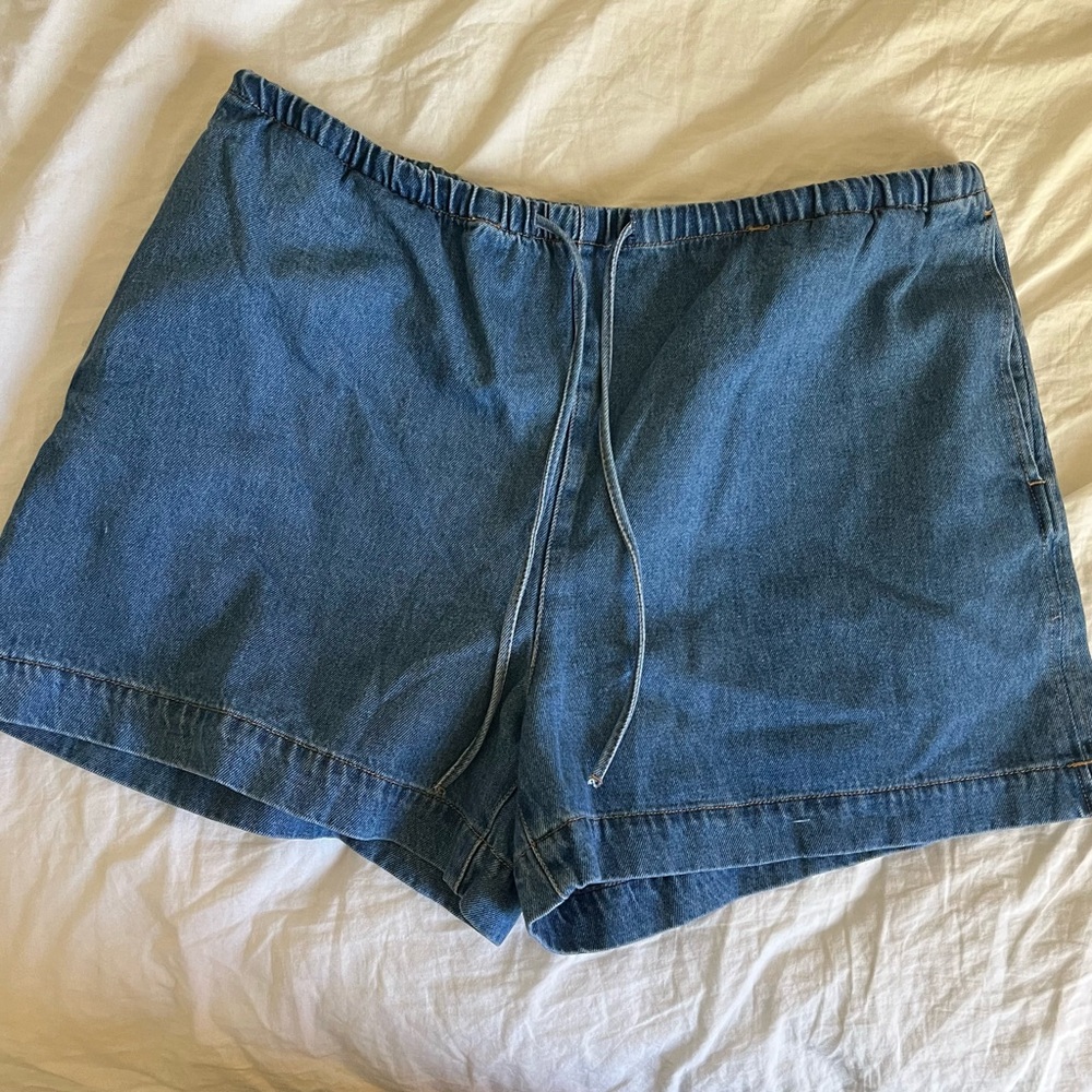 H&M Tie-Waist Chambray Short